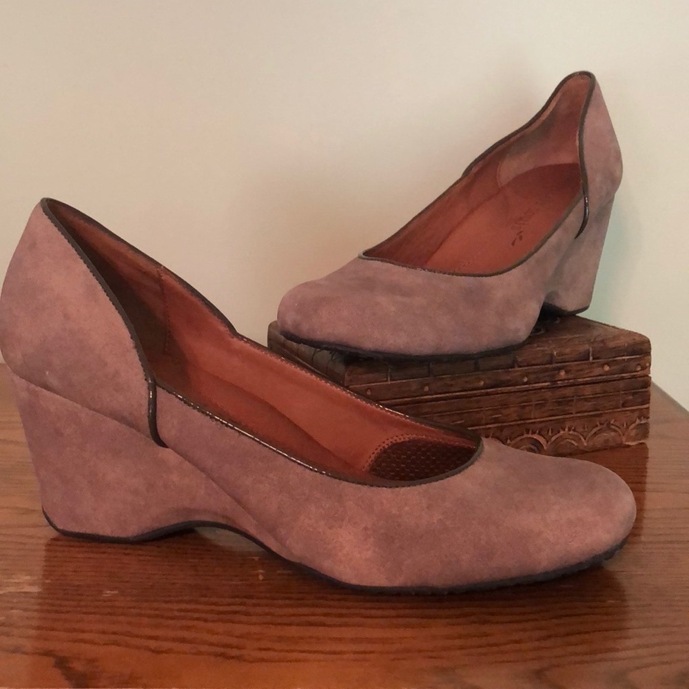 Never worn - Gentle Souls suede wedge heels